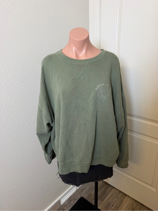 American Eagle Outfitters Tops - American Eagle Outfitters Olive Green Daisy Crewneck Sweatshirt Sz XL